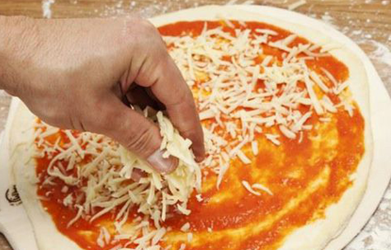 Phô mai Mozzarella kéo sợi của Ý